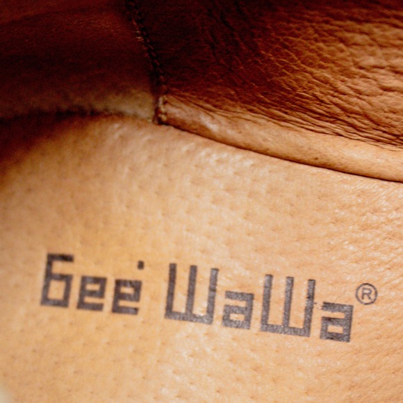 Gee Wawa Anthropology Lydia Cutout Flats Women's Size 9 - Picture 9 of 12